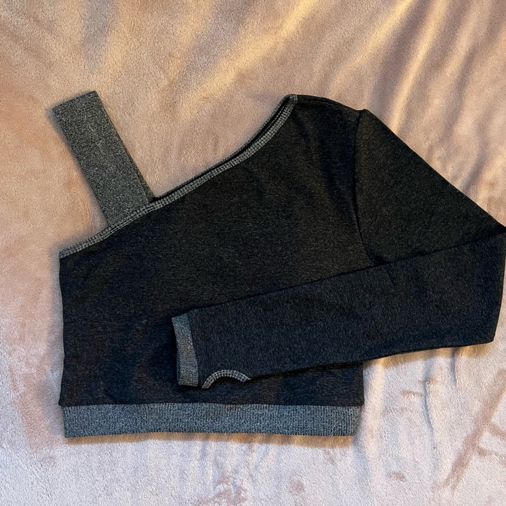 Kittenish workout one shoulder top
